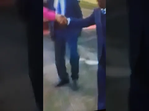 Accueil du couple présidentiel!!! nous sommes venus leur accueillir à l'aéroport!!!