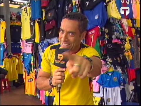 Venta de camisetas de selección previo al partido Ecuador vs Chile