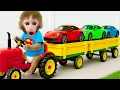 Download Lagu Mono Bon Bon cosecha sandías en la granja y conduce supercoches con su pequeño toro - Mono HT Esp