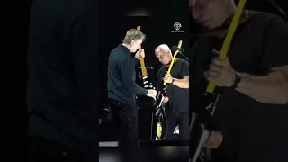 David Gilmour Breaks Strap Before Starting The Comfortably Numb Solo Shorts 