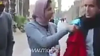 مش بيلبس قمصان نوم احمر  مش بيلبس قمصان نوم احمر
