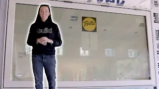 This Window Makes Entertaining A Breeze 