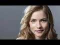 Willa Fitzgerald Shows off Her Perfect Figure in A new photo
