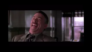 شخص يضحك للمونتاج 