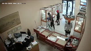 brazen jewellery store robbery at salt rock sees robbers clean out store in 9 minutes and 50 seconds