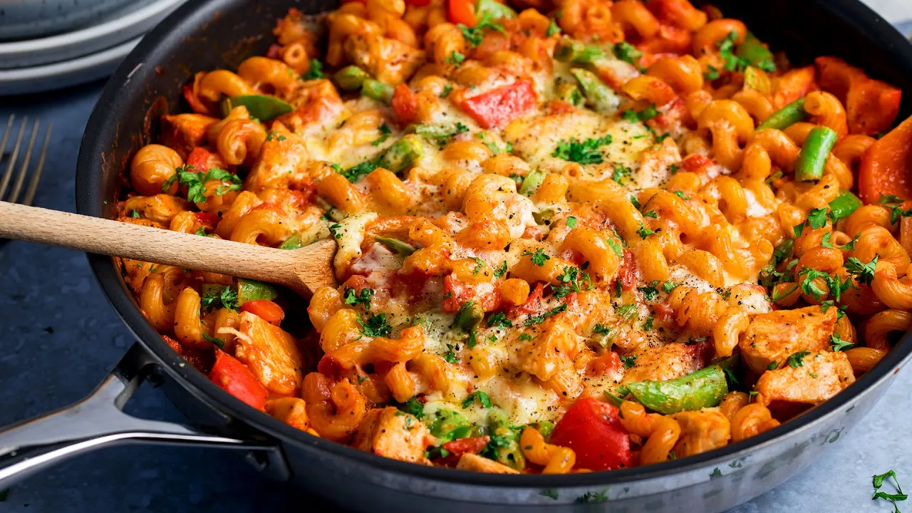 This One Pot Pasta is my SECRET WEAPON meal. 