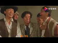 钟镇涛经典歌曲《漫漫人生路》沧桑浑厚，磅礴大气! 赵文卓#披荆斩棘的哥哥#的歌曲原唱，张国荣 钟镇涛 袁咏仪 赵文卓主演电影《满汉全席》主题曲#钟镇涛# #谭咏麟# #温拿# #WYNNERS#