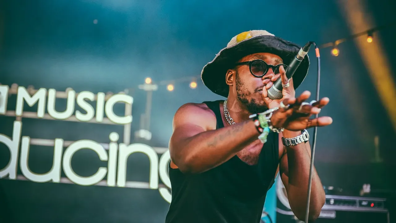 Che Lingo - Distance (Glastonbury 2019) Che Lingo - Distance (Glastonbury 2019)