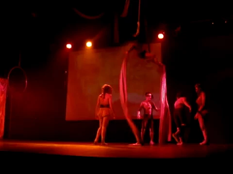RENACER (teatro y acrobacia) - martinwullich.com