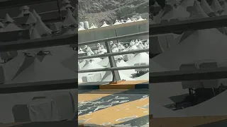 منی یہ مکہ مین ہے جب حاجی حج کے لیے آتے ہین تو یہان خیمون مین قیام کرتے ہین آپ زیارت کرین 