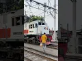 Download Lagu melintas kereta muka dua ternyata ada hidung pendeknya😱 #railfans #kereta