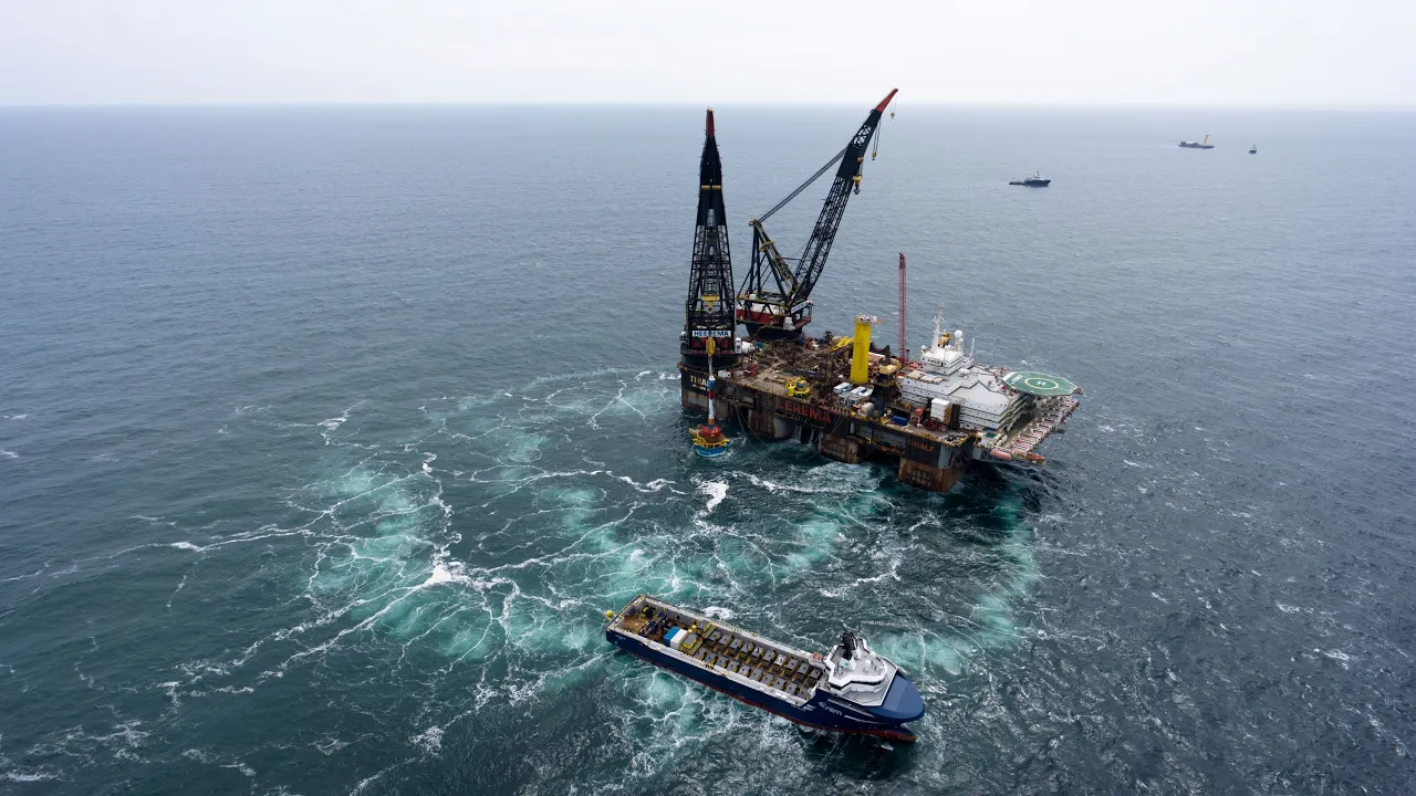 Heerema Installs Monopile Foundations at He Dreiht