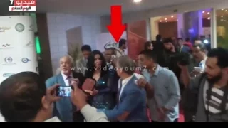 تحرش شاب سخن علي سمية الخشاب بحجة  التصوير معها  شيل ايدك مش معقول كدة  دندنها