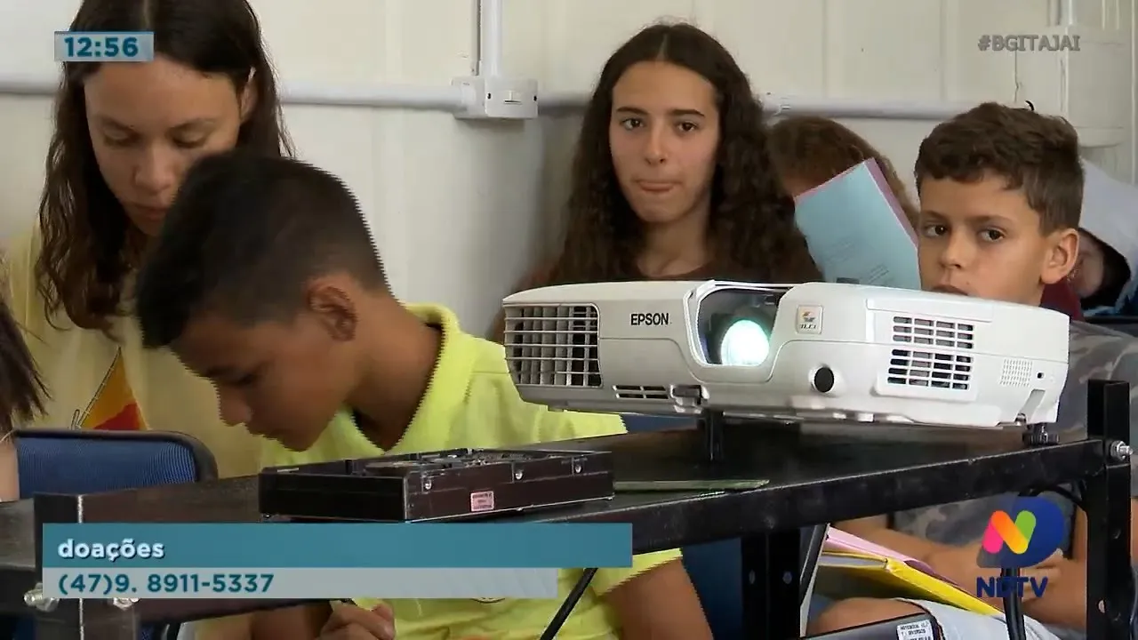 Projeto Canguru ensina informática para alunos de comunidades carentes