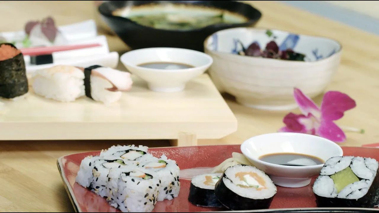 Sushi von A-Z für Anfänger. Lerne wie man Sushi Ingwer einlegt, Sushi Reis mithilfe von Sushi Zu zub. 