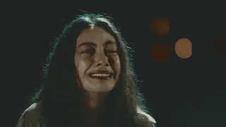 بتحكي في ايه وجاي لقلبي تلوم عليه شيرين وانساني وروح لحالك وقابلني ان قلبي يوم ندالك 