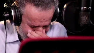 اثناء تسجيل قصيدة خطار إجاني   الرادود باسم الكربلائي دندنها