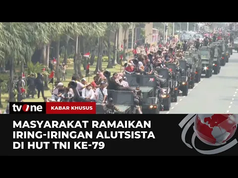 Asyiknya Masyarakat Ikut Iring-iringan Alutsista di Acara HUT TNI ke-79