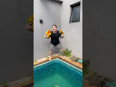 quando o filho raiz tem a arma de bolinha de sabão vs filho nutella medroso 😂