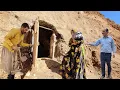 Download Lagu A new clue;Leila and Amir once again search for their father in the village.