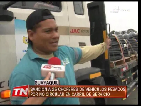 Sanción a 25 chóferes de vehículos pesados por no circular en carril de servicio
