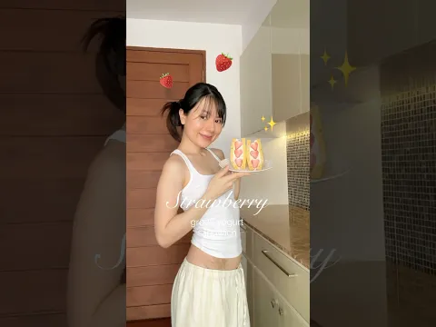 😋 My first いちごサンド🍓🍰