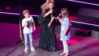 Download Kelly Clarkson - Heatbeat Song (with her kids) (08192023 - Bakkt Theater, Las Vegas NV) MP3