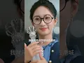 服務員下班路上撿到瀕死的受傷男人，殊不知他是全城尋找的京圈太子爺，本想給他包紮傷口，怎料一夜後她竟成了豪門夫人！