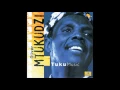 Download Lagu Oliver Mtukudzi - Todii
