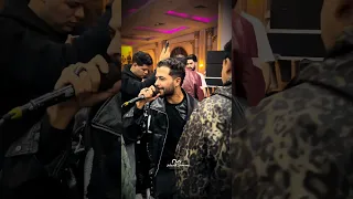 وفى عينى دمعة ندم معزبانى يا ناس       دندنها