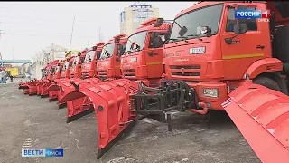 Гараж дорожной спецтехники Омска сегодня пополнился новыми машинами