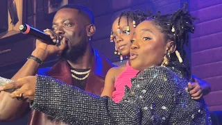simi live in lagos a night of love as adekunle gold u0026 daughter surprise her on stage 