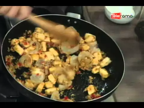 Rollo de papa con cangrejo, calamar y camarón