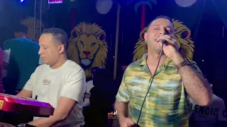 مصطفى الحلوانى    علمتوا الح   ب ي  عيوني وسه ر اللي  الى   دندنها
