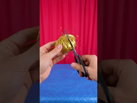 Co je Uvnitř Zlatého Třpytivého Squishy Dumplingu?