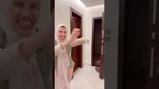 انا جاي هنا هنا علشان اجامل اخويا يا عريس 