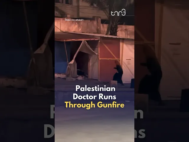 ⁣A Palestinian doctor is seen running through heavy gunfire to help an injured man.