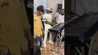 العازف ايمن الربع   الفنانة رحاب جمعه    تسمع بي سمع تاني   حفلة الواحة        دندنها