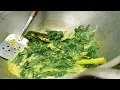 Sayur Daun Singkong (cassavabladsoep)| Een Houtskoolfornuis aansteken