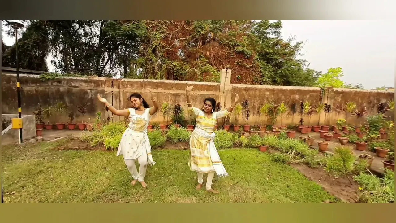 Mukunda Mukunda, A semi- classical dance from the movie, Dashavatharam.