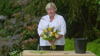 Make a professional handtied bouquet
