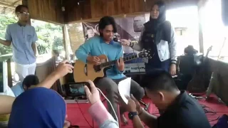 Ujian cinta - souqy band ( cover by : Ilham feat desy )