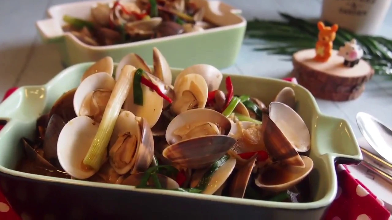 Super Easy Chinese Style Vongole  Stir Fried Clams in Chinese Wine Recipe 