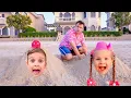 Download Lagu Diana and Roma play on the Beach