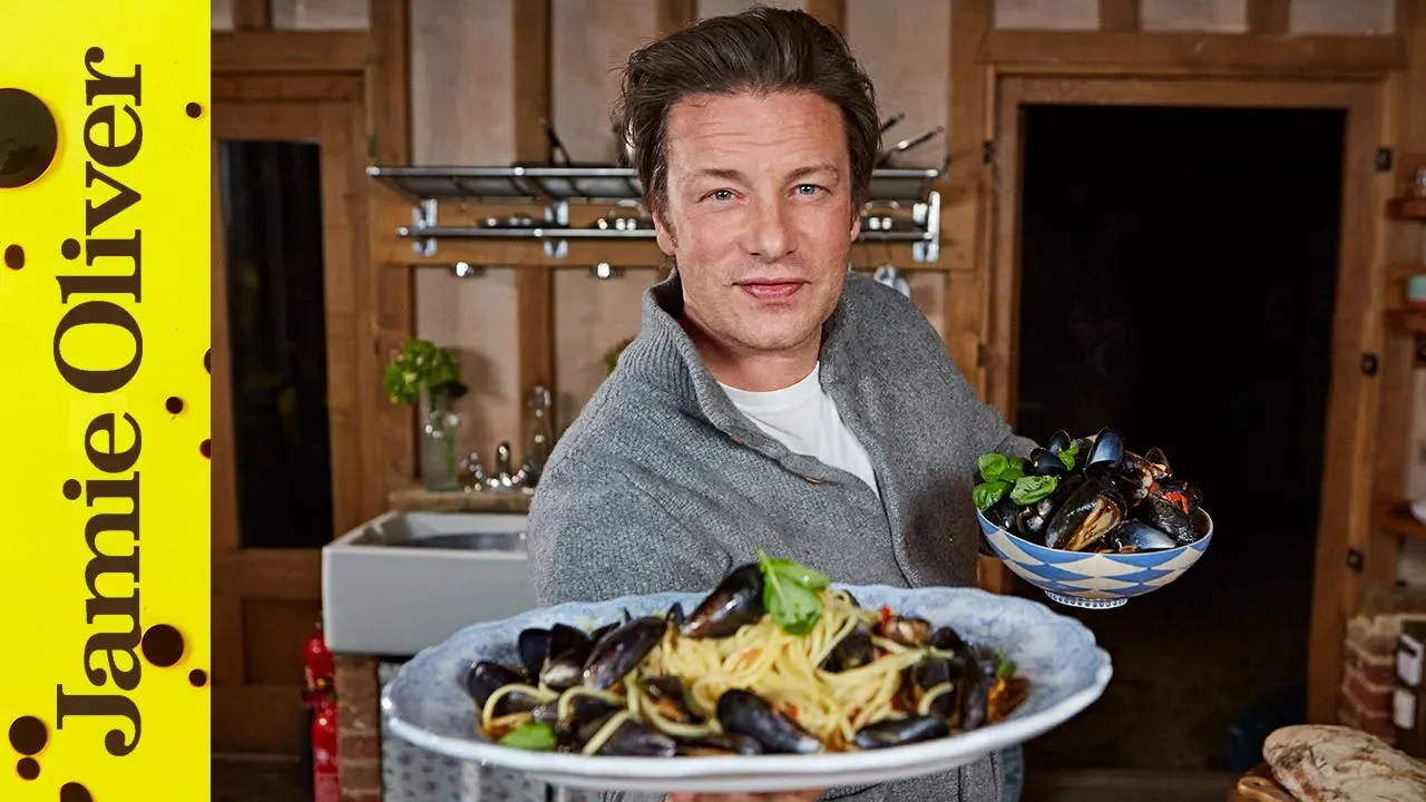 Italian Chef Reacts to MARCO PIERRE WHITE CARBONARA VIDEO. 