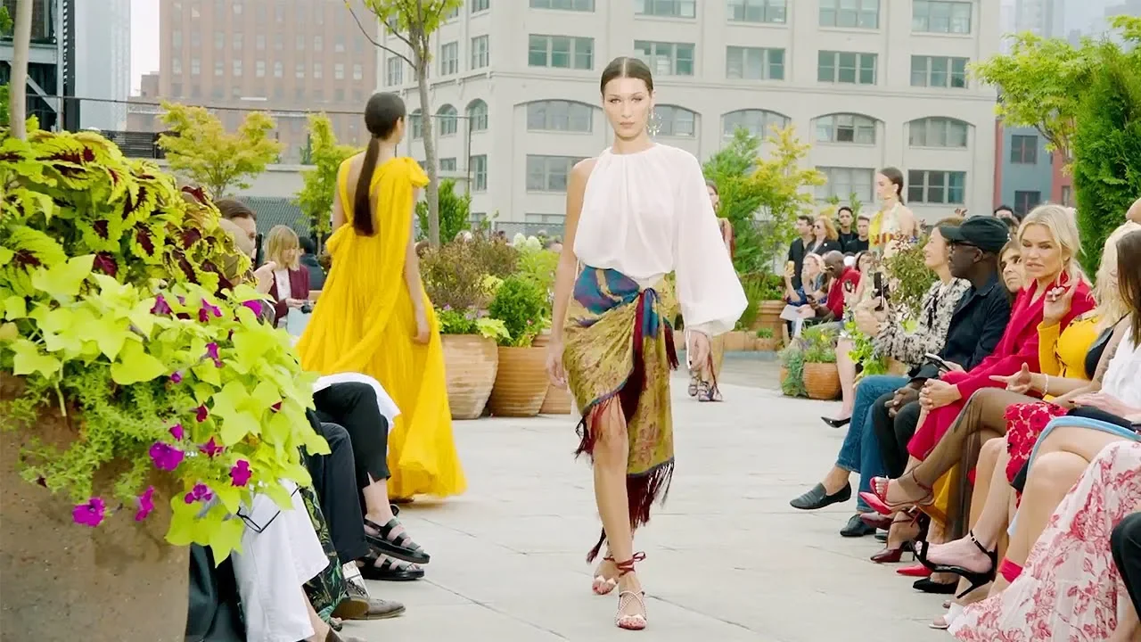 Oscar de la Renta Bella Essence Review & Comparison