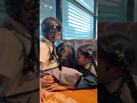 মা অসুস্থ, তাই দুই মেয়ের সব ভালোবাসা আজ মায়ের জন্য! 🥺❤️#momdaughter #ronokrahnuma #shorts