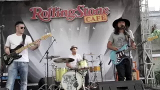 Download Gugun Blues Shelter - Driving Home Alone (live at Rolling Stone Cafe) MP3