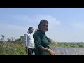 Lagu नाग साप दारातून पळाला! शेत तलावात पडला!