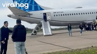 United Plane Makes Emergency Landing at Pittsburg Airport || ViralHog